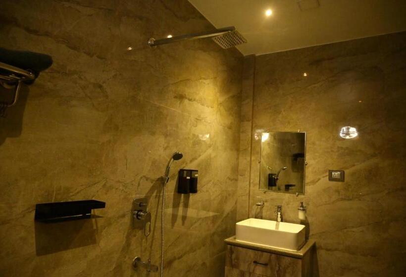 اتاق لوکس با بالکن, Kesar Nivas Luxury Guest House