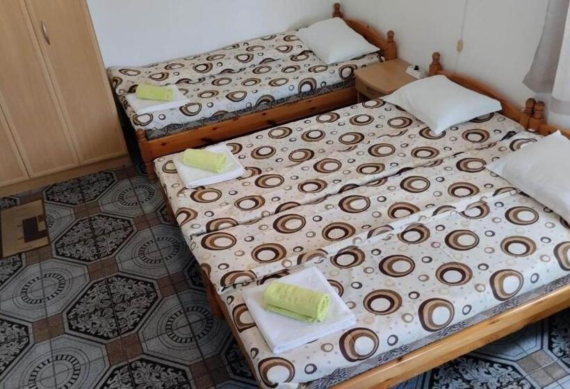 Номер Стандарт Трехместный, стаи за гости росица