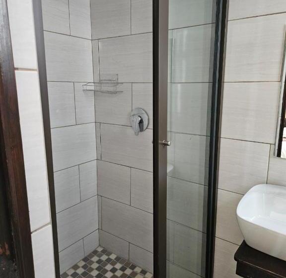 اتاق استاندارد, Dbritee