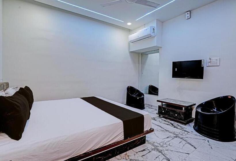 トリプルクラシックルーム, Oyo White Palace