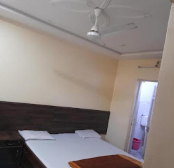 スタンダードルーム, Prince Tourist Lodge,fatehpur Sikri