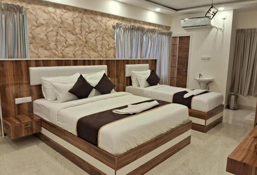 Трехместный Номер Базовый, Orchid Inn