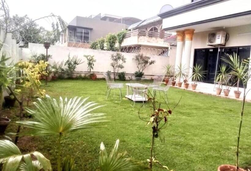 سوییت خانوادگی, Galaxy Ambassador Guest House Islamabad