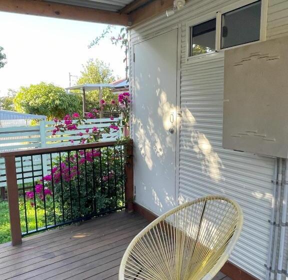 Номер Deluxe с Балконом, Zen Escape Guest House  Hidden Little Gem, Funky Corner, Boutique Granny Flat