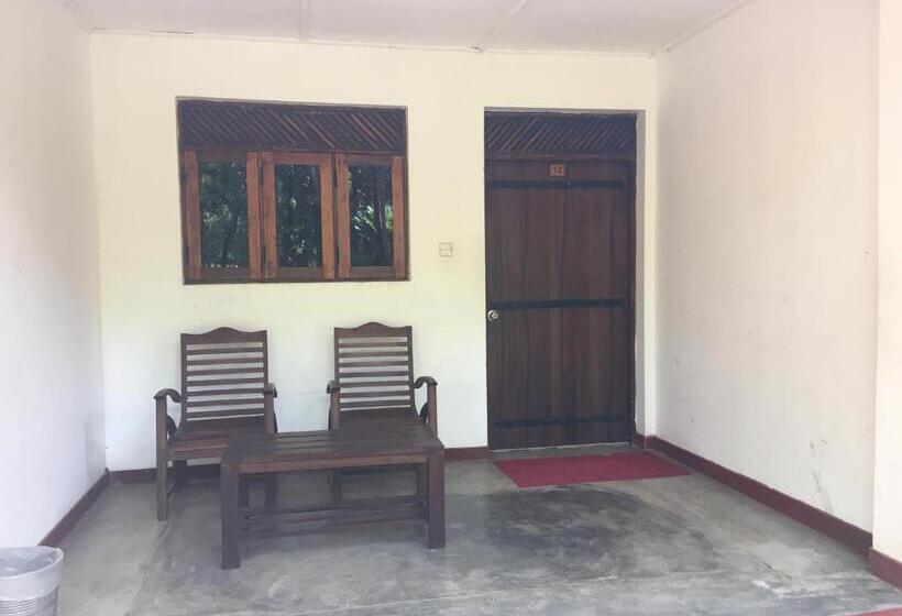 חדר אקונומי, Polonnaruwa Holiday Inn