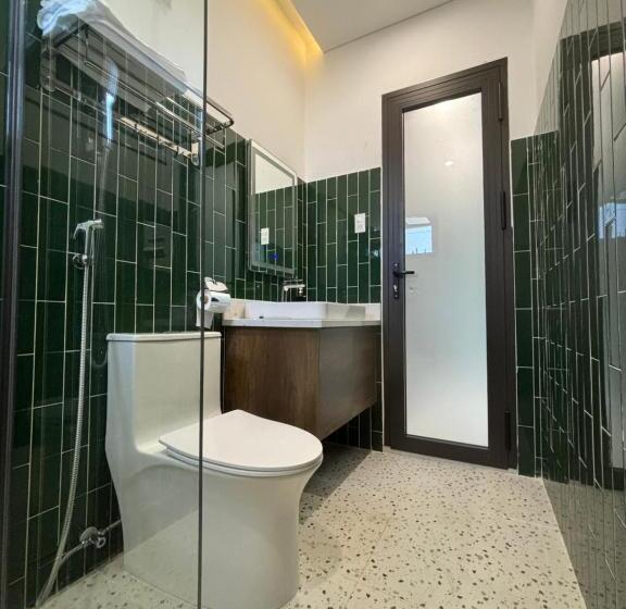 اتاق استاندارد با چشم‌انداز استخر, Riwin Hotel Pleiku