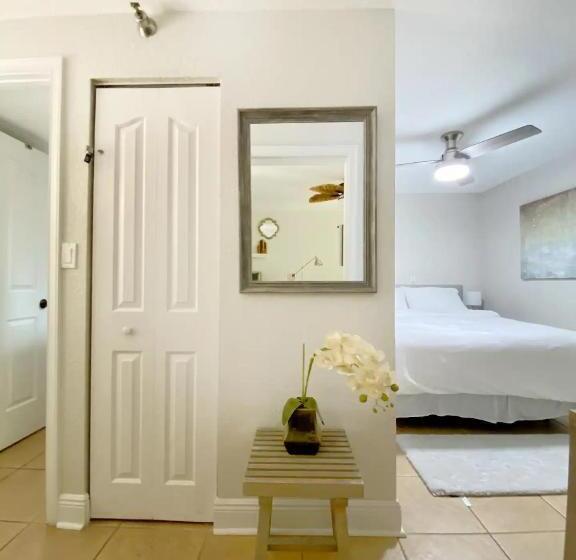 침실 1개 발코니 아파트, Condo In Waterfront Resort With Balcony Close To Beaches Free Bikes