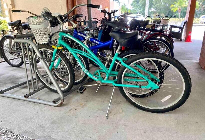 침실 1개 발코니 아파트, Condo In Waterfront Resort With Balcony Close To Beaches Free Bikes