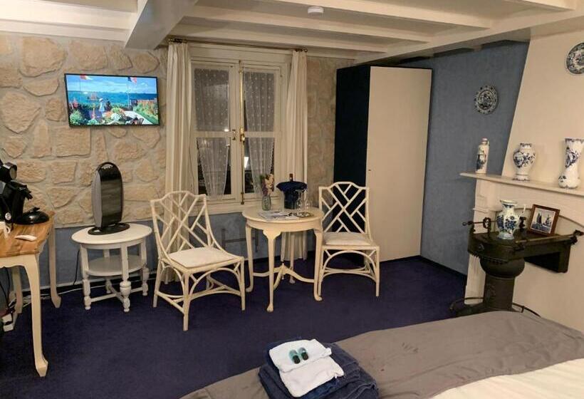Standard room with outdoor bath, B&b Petit Chateau   Stijlvol Verblijf Voor Werk En Ontspanning
