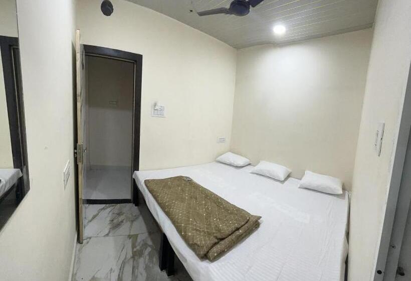 اتاق استاندارد سه نفره, Winter Hotel At Ujjain