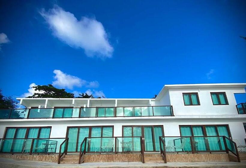 اتاق خانوادگی, 1 Corcega Beachfront Suites