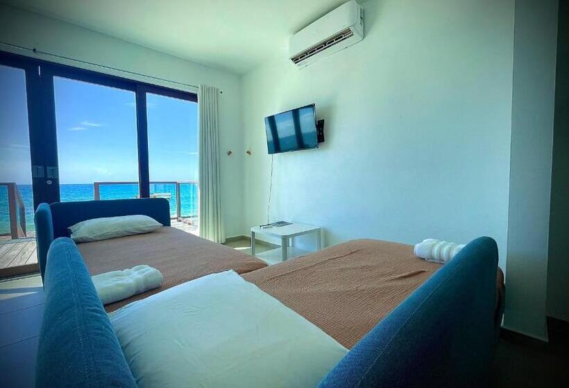 اتاق خانوادگی, 1 Corcega Beachfront Suites