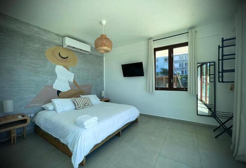 Deluxe Suite King Bed, 1 Corcega Beachfront Suites