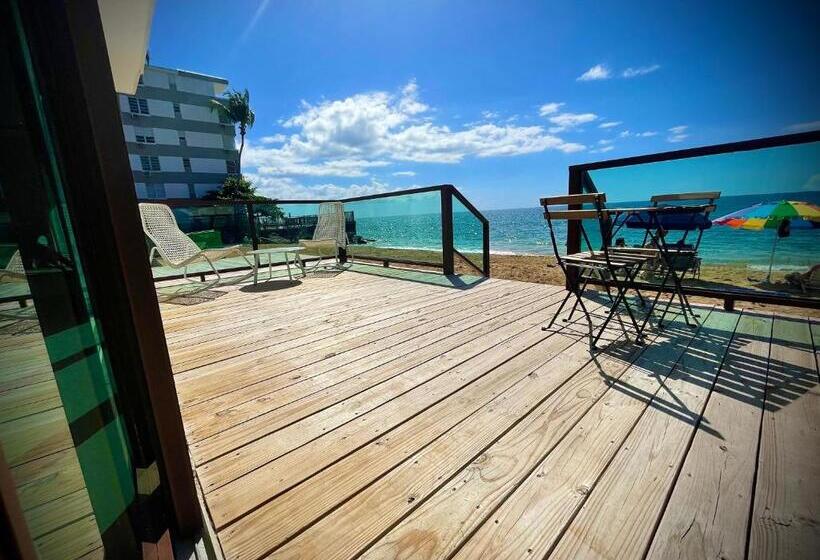 Deluxe Suite King Bed, 1 Corcega Beachfront Suites