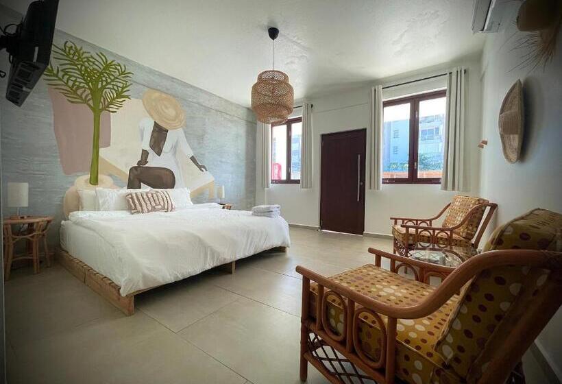 سوییت لوکس, 1 Corcega Beachfront Suites