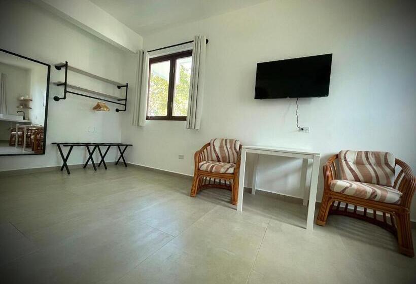 اتاق کلاسیک چهارنفره, 1 Corcega Beachfront Suites