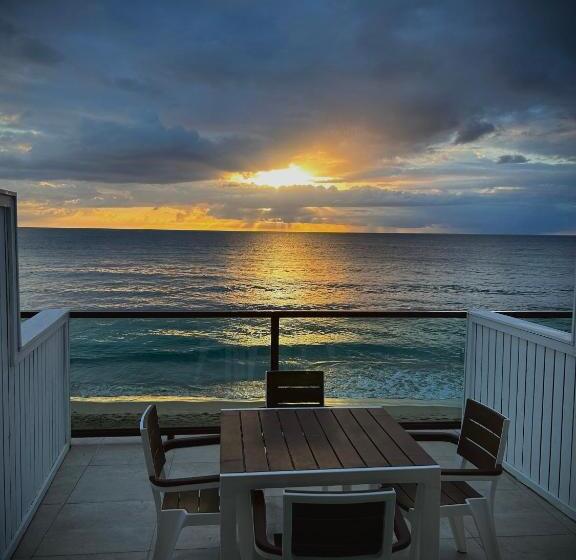 اتاق پریمیوم چهارنفره, 1 Corcega Beachfront Suites