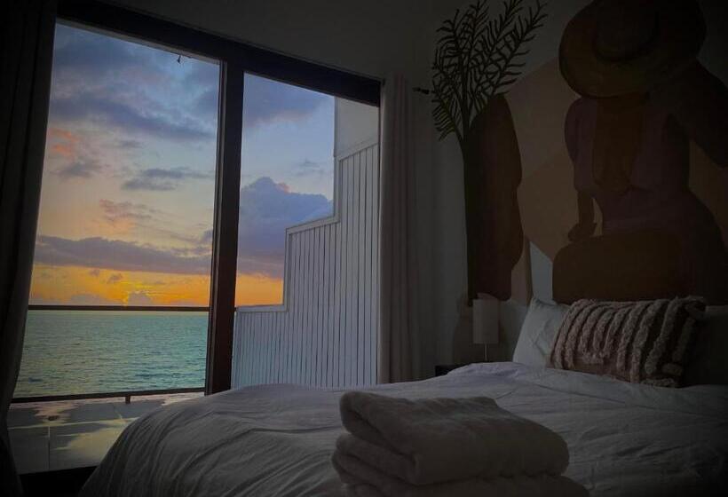 سوییت, 1 Corcega Beachfront Suites