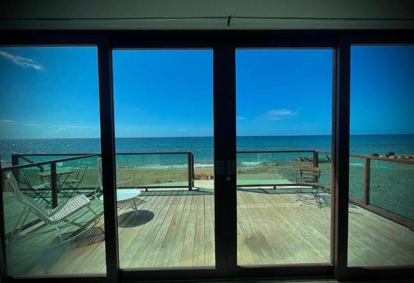 اتاق خانوادگی, 1 Corcega Beachfront Suites