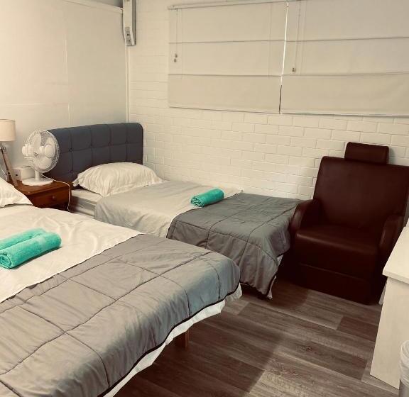 스탠다드 트리픔 룸 공동욕실, Yny Guest House