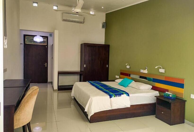 Номер Deluxe с Балконом, The Yacht Villa Near Colombo International Airport