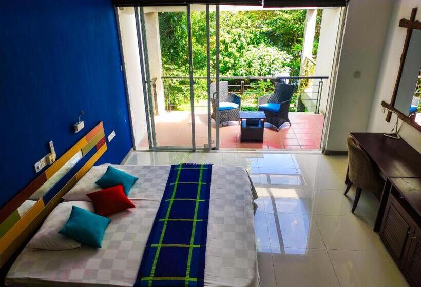 Номер Deluxe с Балконом, The Yacht Villa Near Colombo International Airport