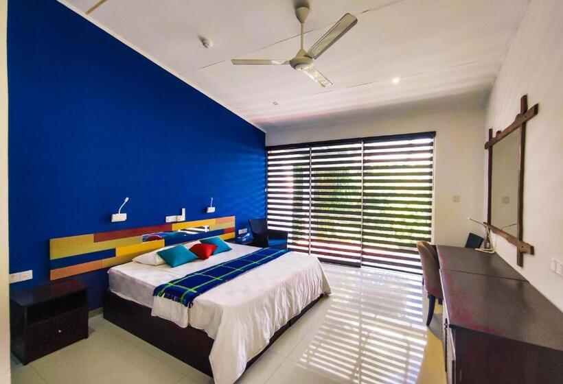 Номер Deluxe с Балконом, The Yacht Villa Near Colombo International Airport