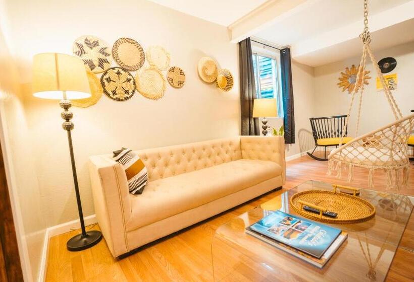 Номер Deluxe, Windsor Retreat Private Basement Suite