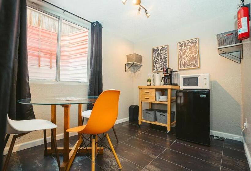 Номер Deluxe, Windsor Retreat Private Basement Suite