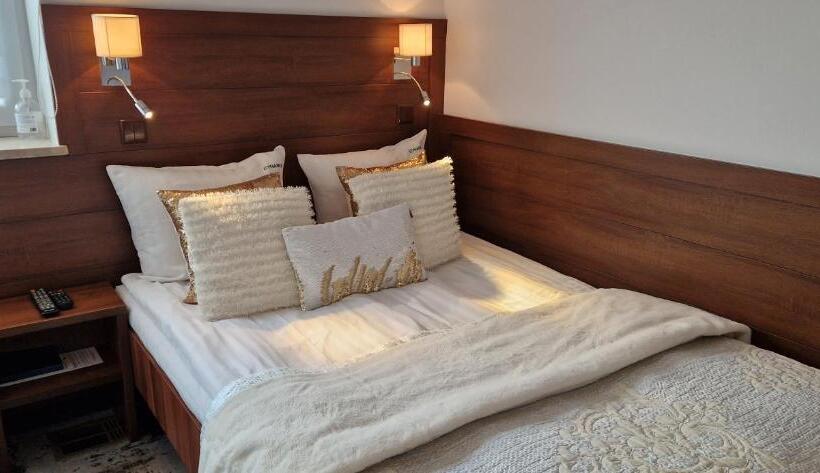 Quarto Estandar, Cynamon