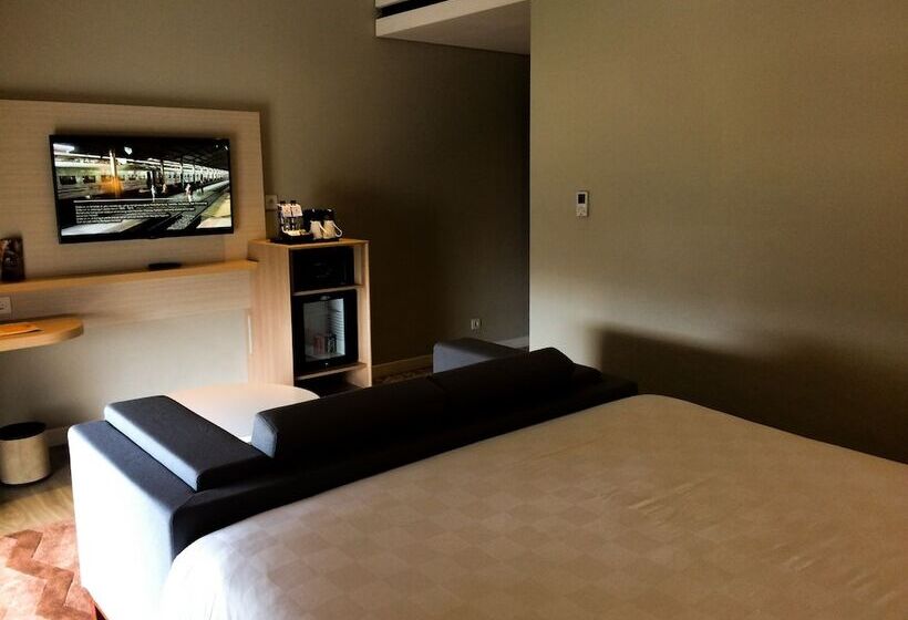 주니어 스위트, Swissbelinn Saripetojo Solo