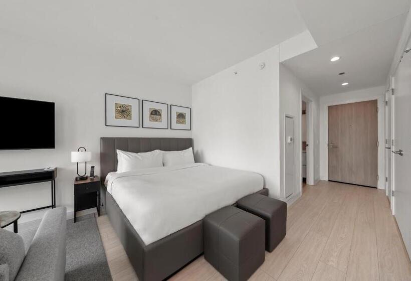 Standard Studio, Level Chicago Fulton Market