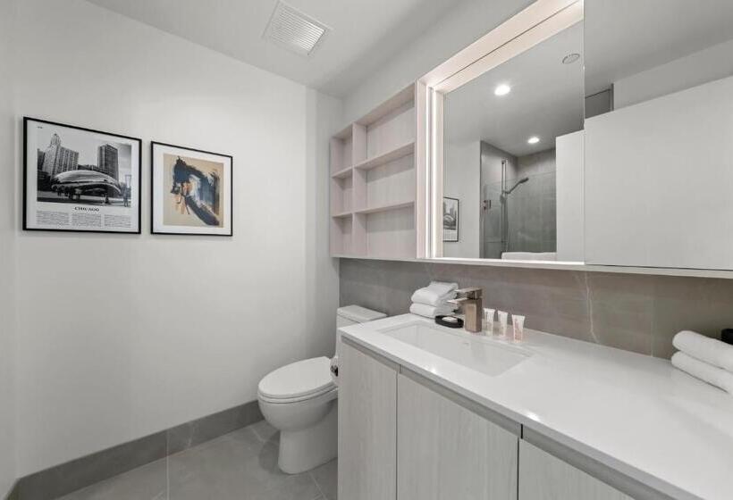 Standard Studio, Level Chicago Fulton Market