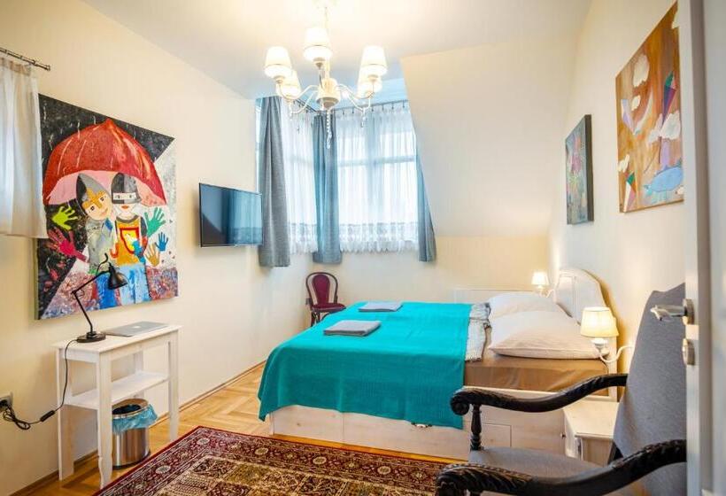 Люкс 2 Спальни, Kiss Henézi Guest House