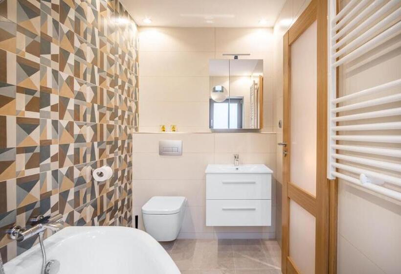Семейный Номер, Kiss Henézi Guest House