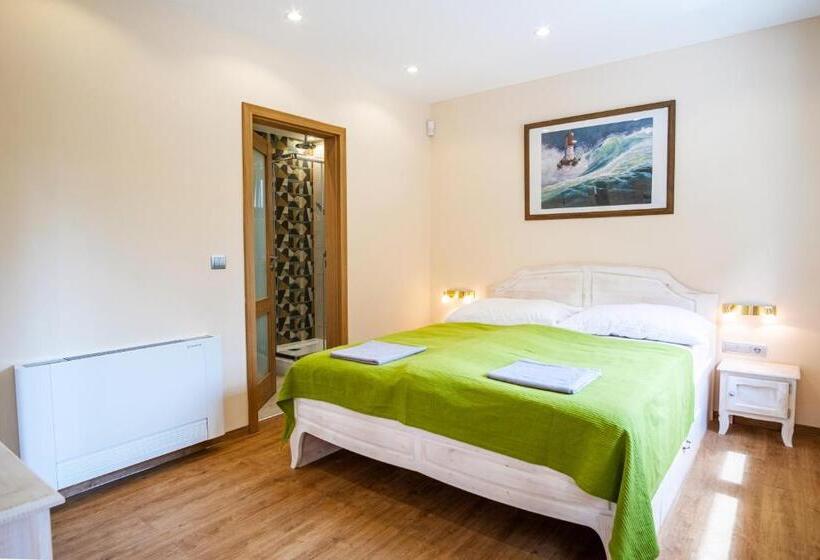 Номер Стандарт, Kiss Henézi Guest House