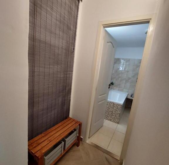 Family Suite, Fehér Szeder