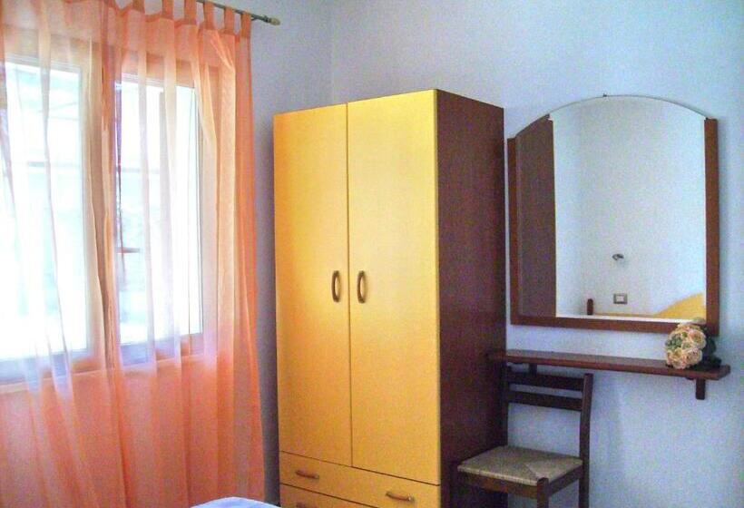 آپارتمان 1 خوابه با چشم‌انداز دریا, Residenza Marinella