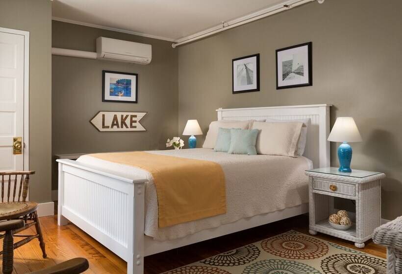 Номер Стандарт Вид на Озеро, Wolf Cove Inn