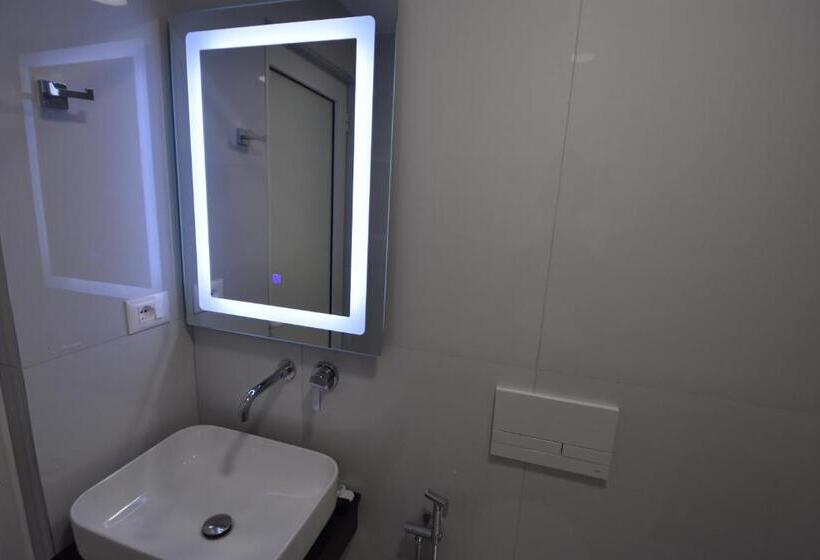 Quarto Deluxe, Agimi