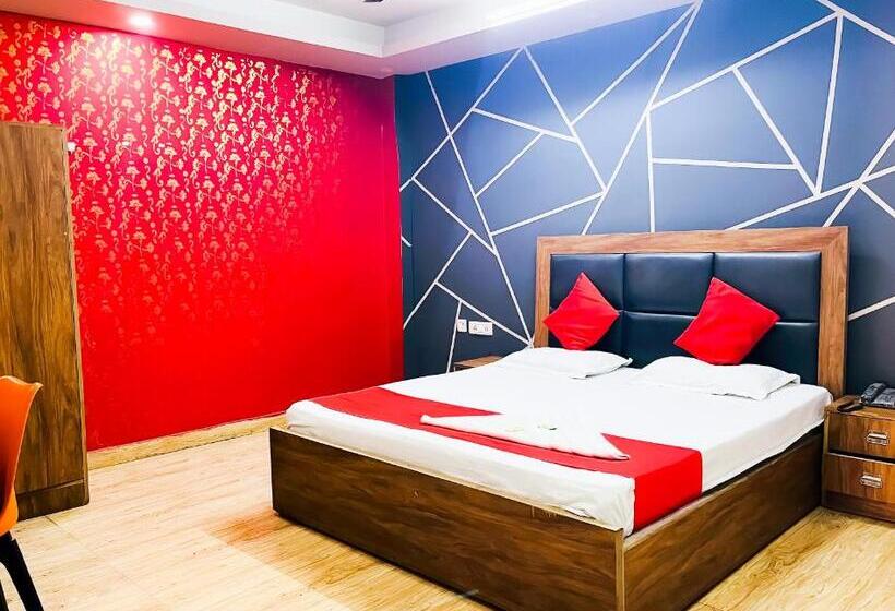 Номер Deluxe, Roomshala 121 Hotel Classic   New Delhi Railway Station