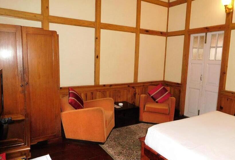 Номер Deluxe, The Heritage Club   Tripura Castle