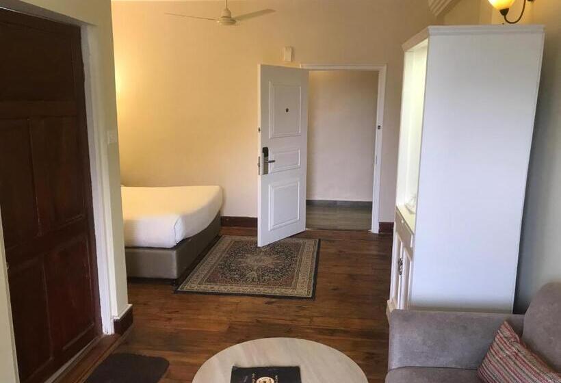 Номер Deluxe, The Heritage Club   Tripura Castle