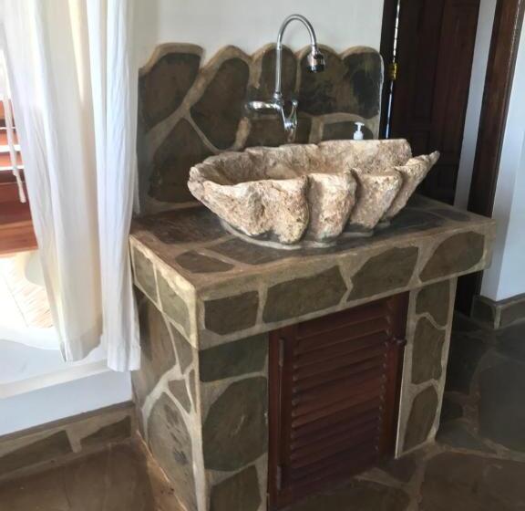 اتاق لوکس با تخت بزرگ, Beach Way Villa