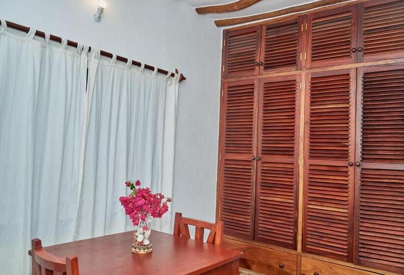اتاق لوکس با تخت بزرگ, Beach Way Villa