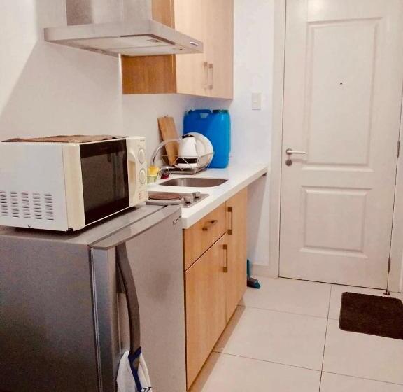 דירה בת חדר שינה 1 עם מרפסת, The Residences At Commonwealth Roxas East