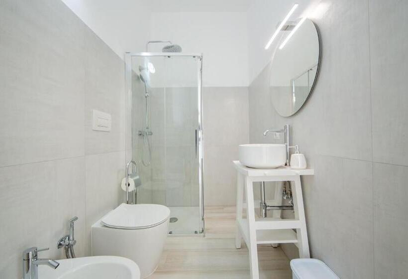 اتاق خانوادگی, B&b Sole