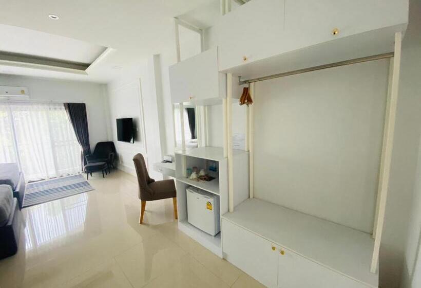 Номер Superior, พาราไดซ์รีสอร์ต สังขละบุรี Paradise Resort At Sangkhlaburi