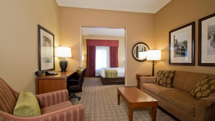 Стандартный Номер Кровать Кинг, Russell Inn And Suites