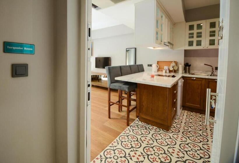 Люкс Повышенной Комфортности, La Casa Pera Suites